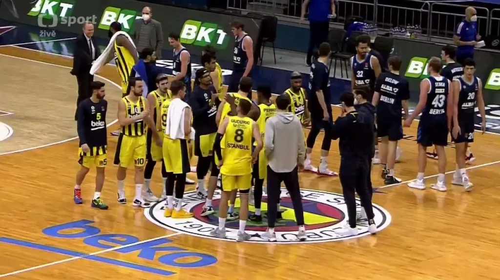 Fenerbahce vyhrálo podesáté za sebou, Veselý pomohl 12 body