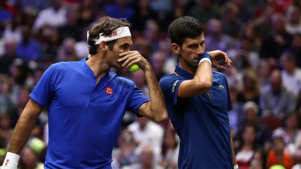Roger Federer a Novak Djokovič v deblu