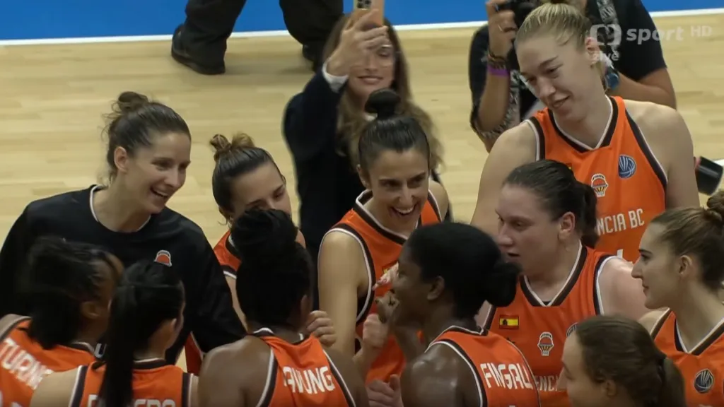 Basketbalistky Valencie porazily USK Praha  67:64