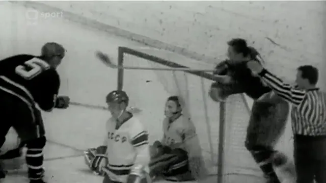 Největší bitva: Hokej proti tankům (1969)