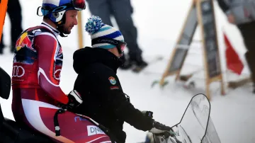 Aksel Lund Svindal po nehodě ve sjezdu v Kitzbühelu