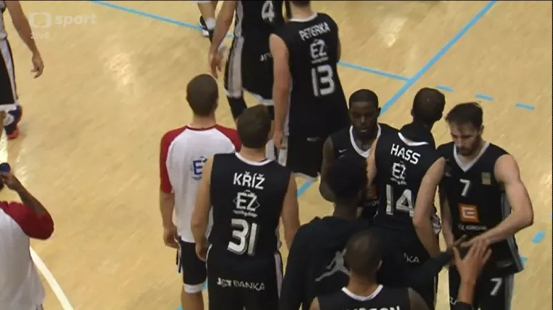 Nymburk prohrával o 17 bodů, ale Děčín porazil v prodloužení