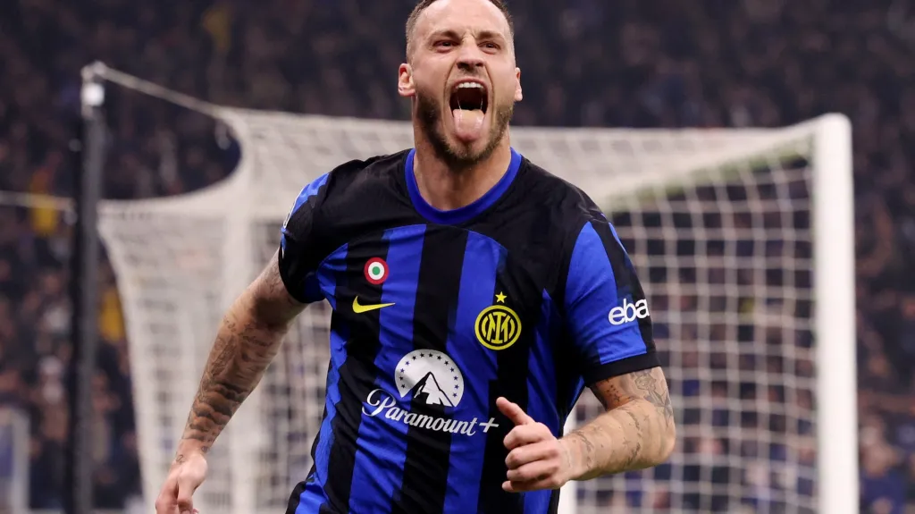 Marko Arnautovič z Interu Milán oslavuje branku v Lize mistrů