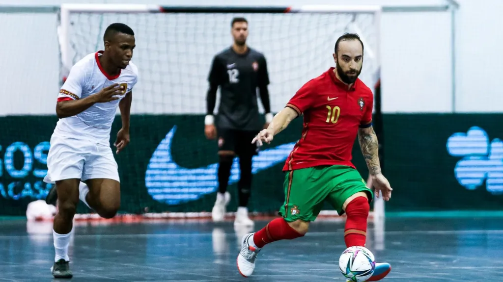 Ricardinho (vpravo) v dresu portugalské reprezentace