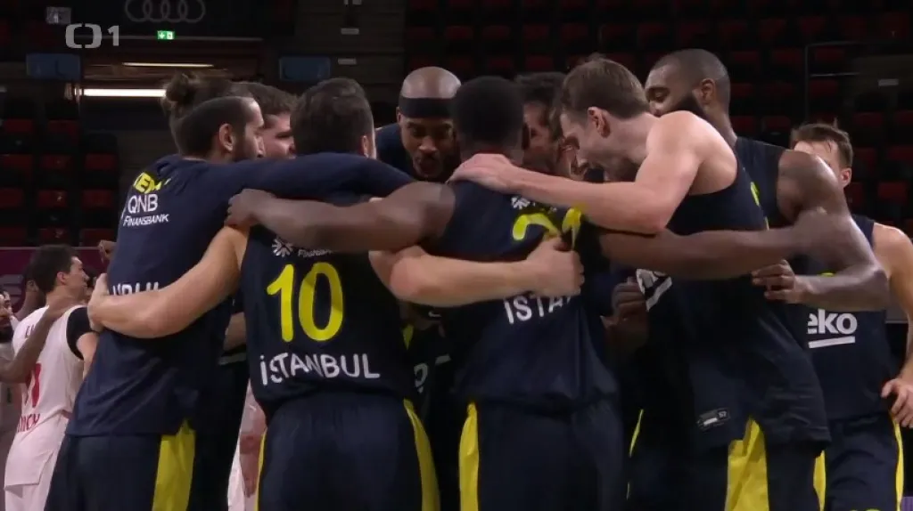 Veselý 15 body pomohl k další výhře Fenerbahce v Eurolize