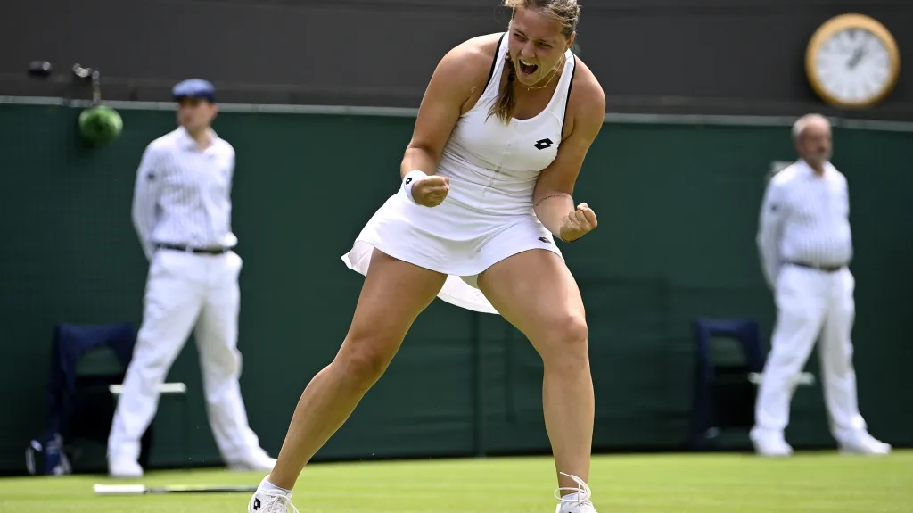 Jule Niemeierová se raduje z postupu na Wimbledonu