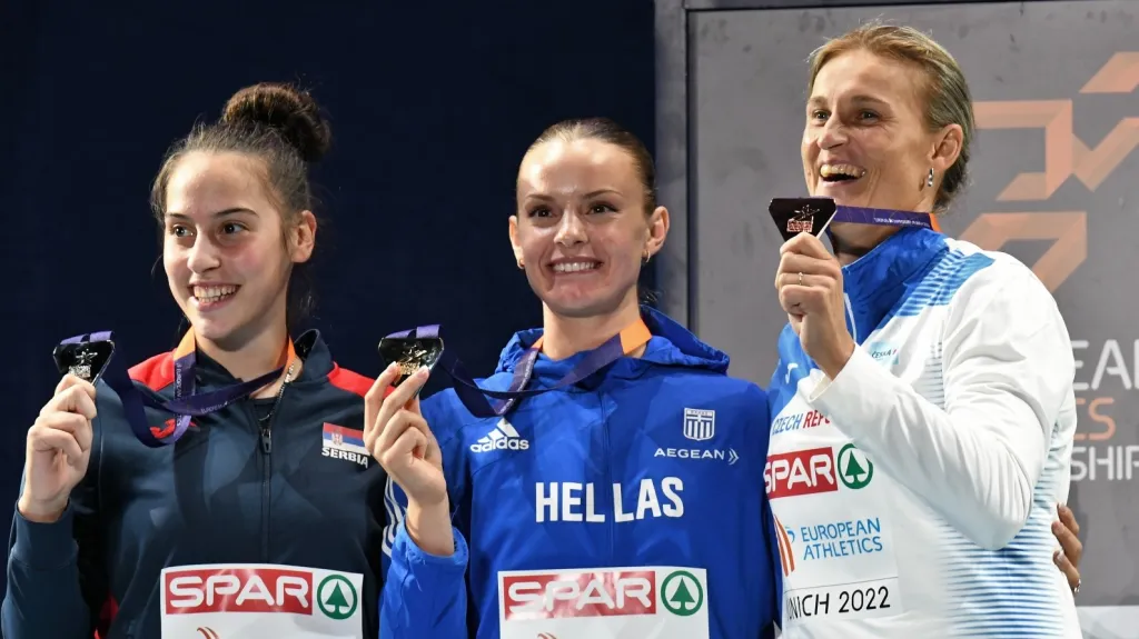 Barbora Špotáková s Adrianou Vilagošovou a Elínou Tzéngoovou