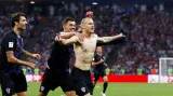 Domagoj Vida slaví branku v prodloužení proti Rusku