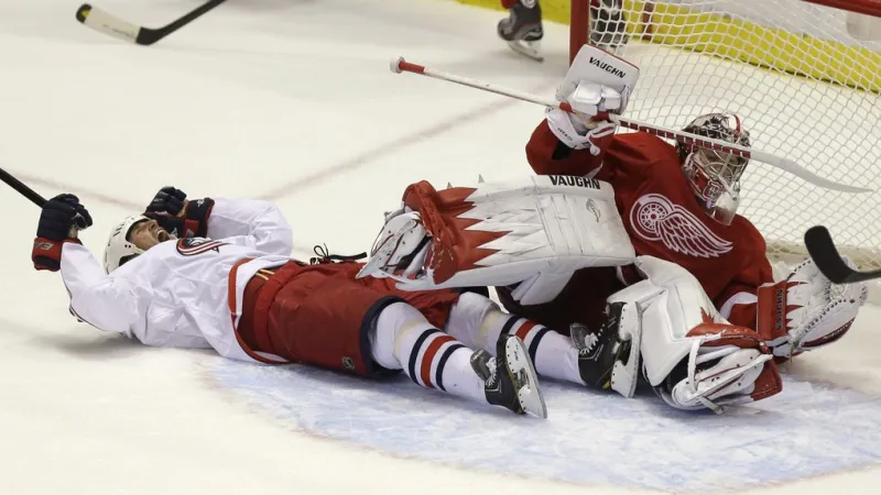 Václav Prospal se raduje z gólu do sítě Detroitu