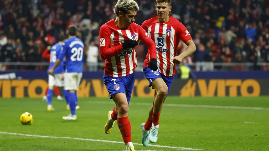 Antoine Griezmann slaví gól, kterým vyrovnal klubový rekord Atlética