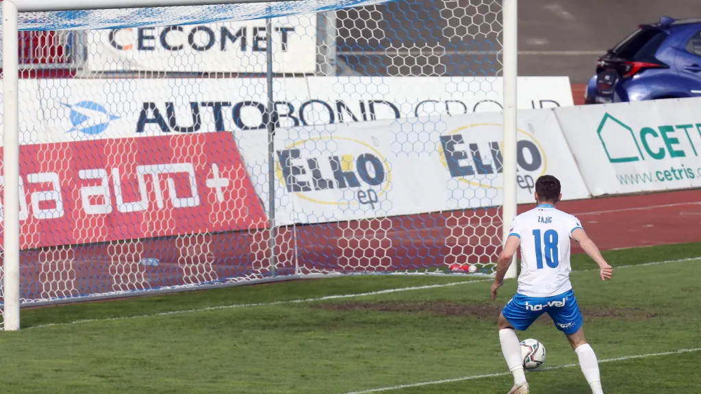 Tomáš Zajíc před prázdnou opavskou brankou