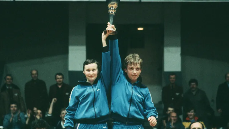 Jindřich Panský a Marie Hrachová s pohárem pro vítěze mistrovství Evropy