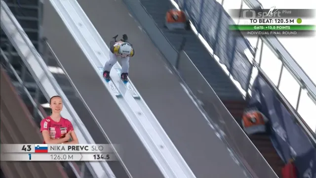 Závěr závodu skokanek na lyžích v Lake Placid