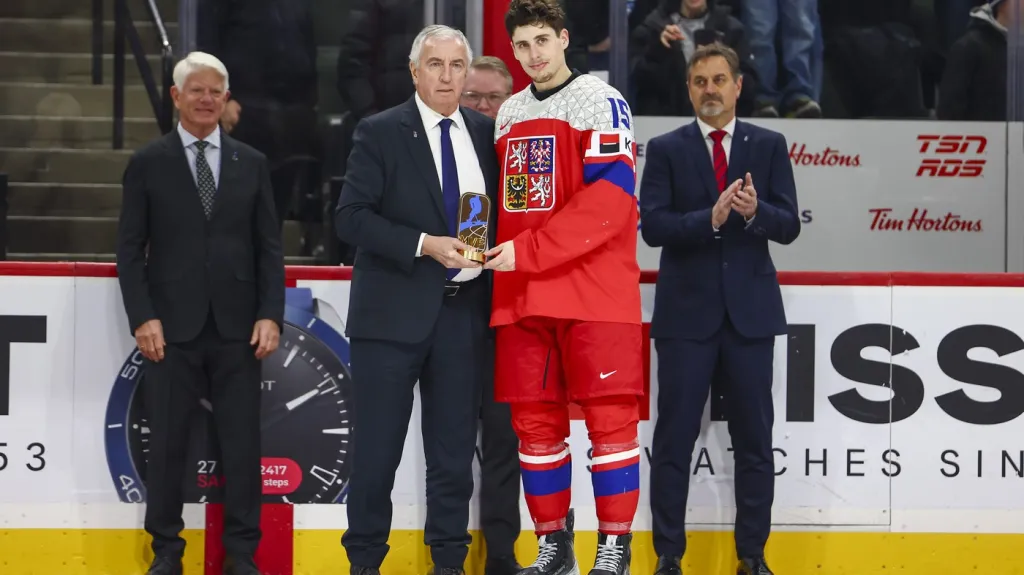 Vojtěch Čihař s cenou pro MVP turnaje