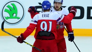 Jan Kovář se raduje s Martinem Eratem