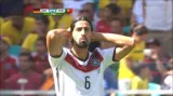 Šance v utkání Německo - Portugalsko: Khedira po kiksu minul (8. min.)