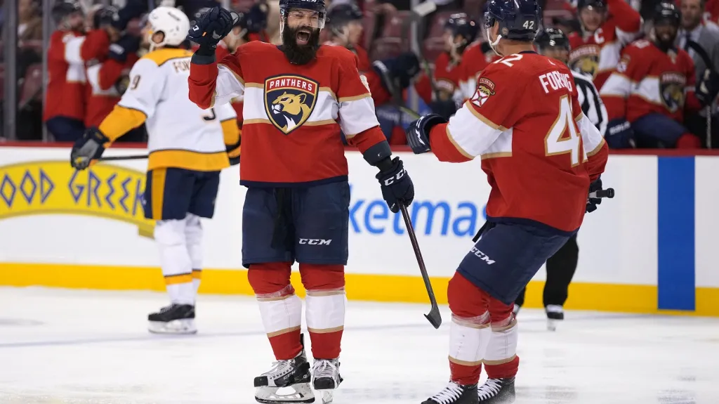 Radko Gudas se raduje z branky