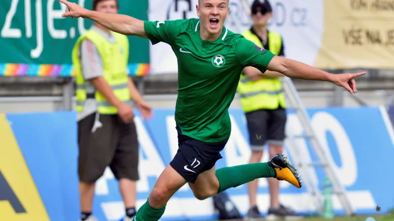 Jan Matoušek z Příbrami slaví vstřelený gól