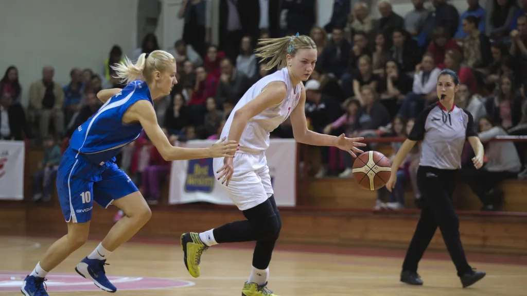 Nataša Kovačevičová v dresu CZ Bělehrad