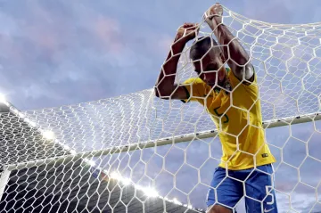 Brazilec Fernandinho v semifinále s Německem