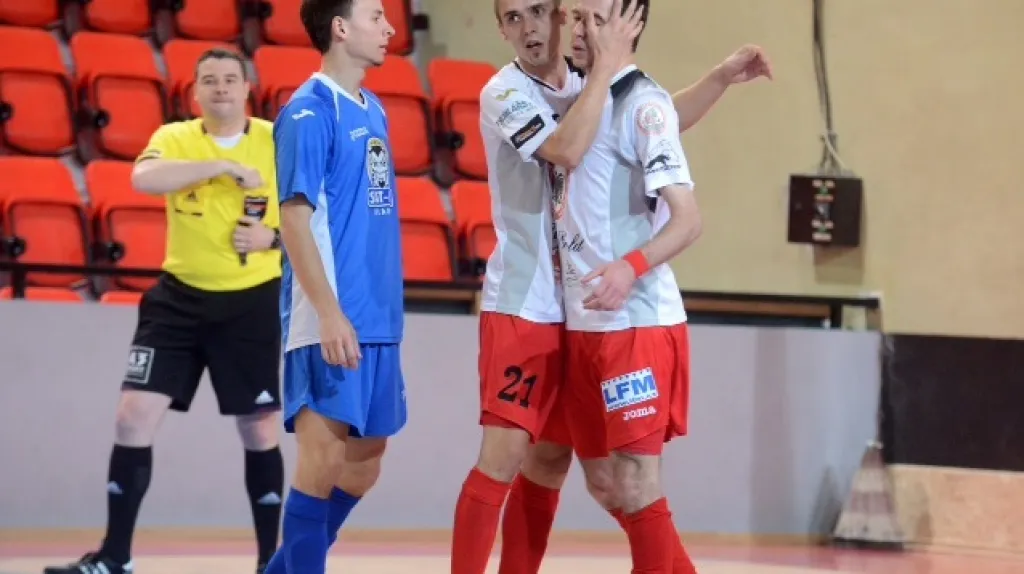 Slavící futsalisté Benaga v zápase s Kladnem