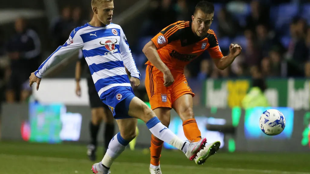Matěj Vydra v zápase s Ipswich Town