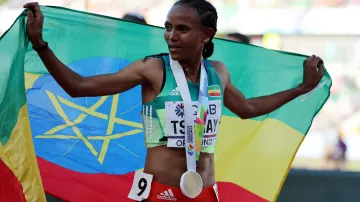 Závěr finále na 5000 metrů se zlatou Tsegayovou