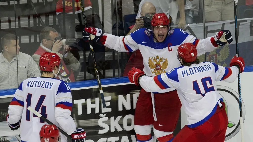 Ovečkin se raduje z trefy do finské sítě