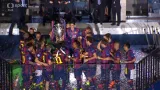 Barcelonští zvedají pohár pro vítěze Ligy mistrů