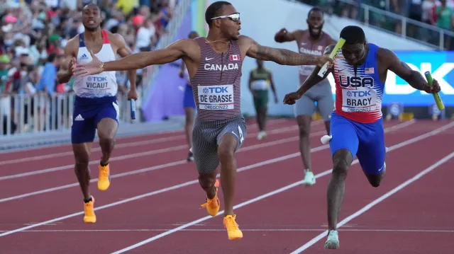 Finále běhu na 4x100 metrů se zlatými Kanaďany