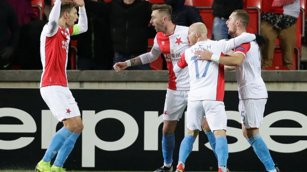 Slavící fotbalisté Slavie