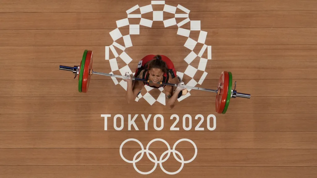 Vzpěračská soutěž žen v Tokiu