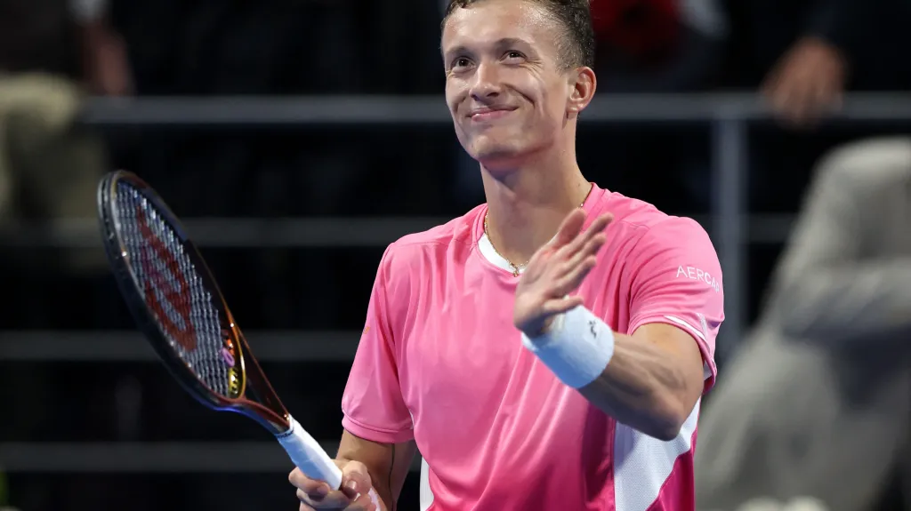 Jiří Lehečka se raduje z vítězství