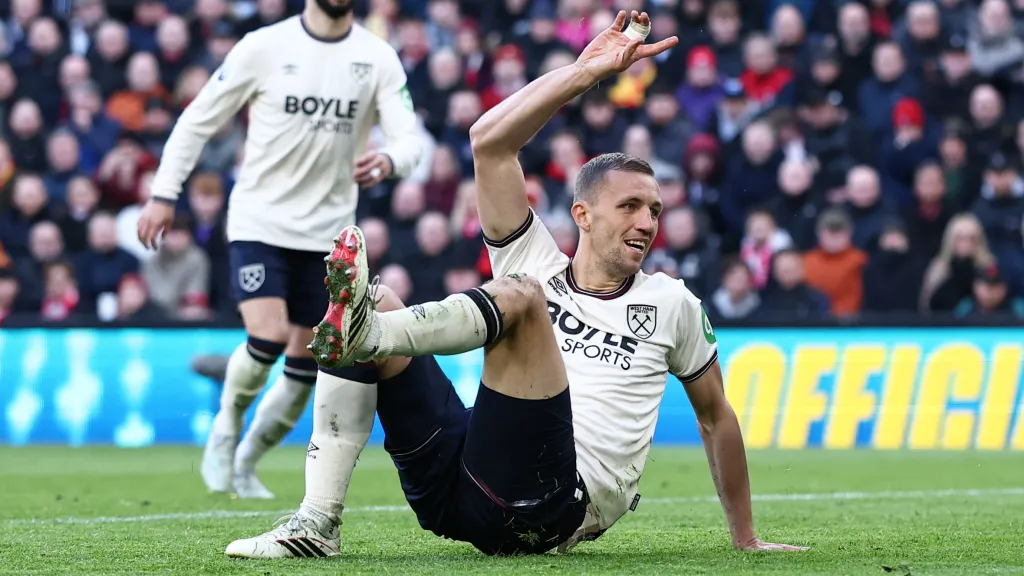 Souček slaví svůj gól proti Liverpoolu