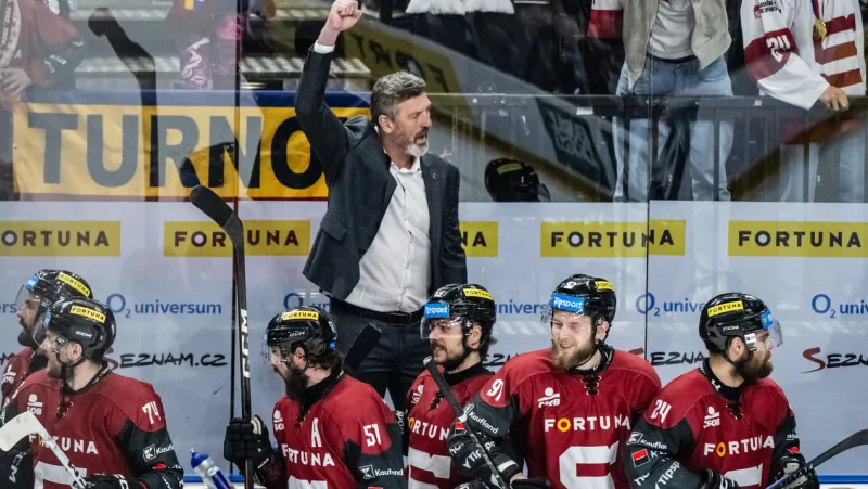 Trenér hokejistů Sparty Jaroslav Nedvěd