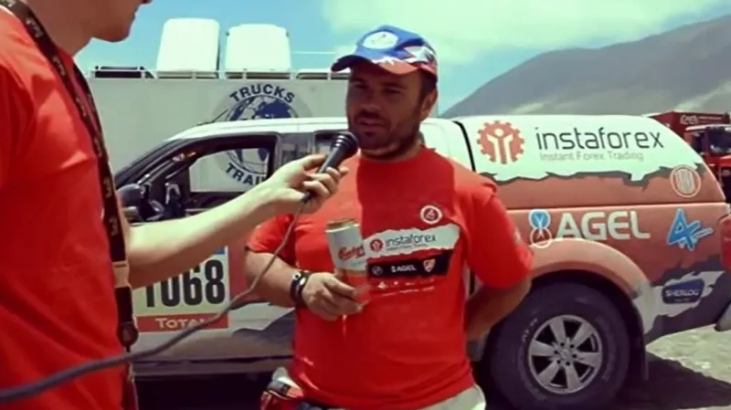 Loprais: Vzal jsem si do auta víno, ale po 10. skoku bylo po něm