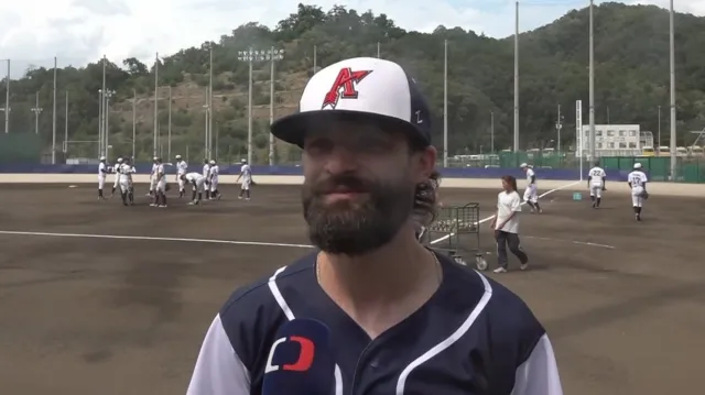 Pozdrav Ondřeje Satorii českým softbalistkám