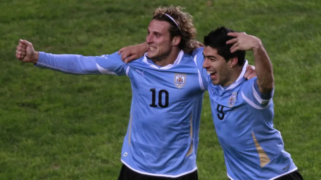 Luis Suárez a Diego Forlán