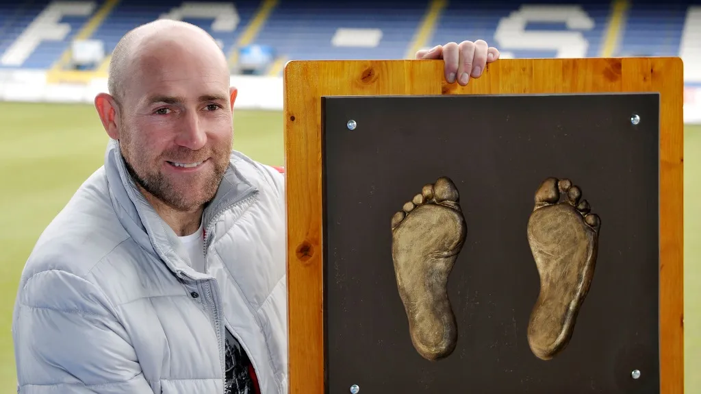 Jiří Štajner s otiskem svých nohou