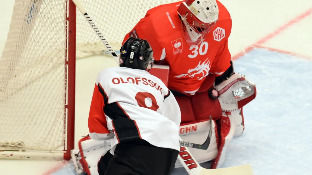 Šimon Hrubec v utkání s Malmö