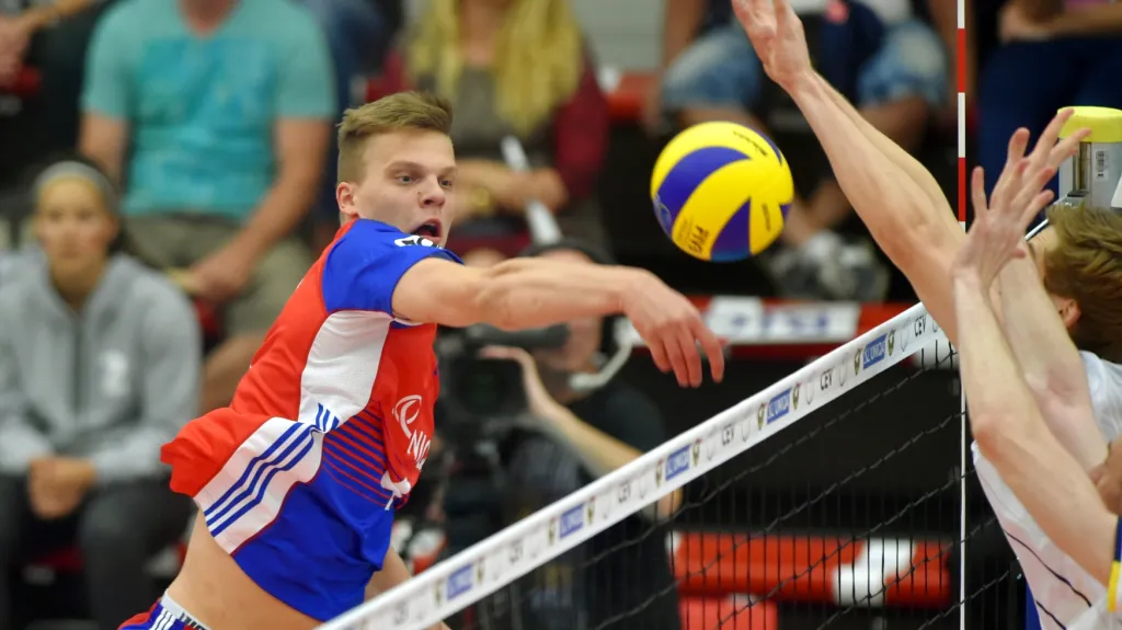 Donovan Džavoronok při smeči