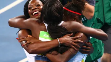 Americká radost po vítězství ve sprinterské štafetě