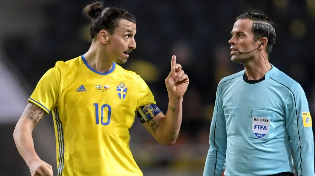 Zlatan Ibrahimovic v diskusi se sudím