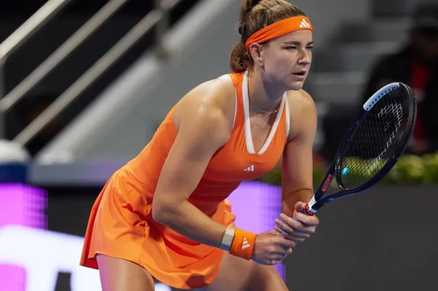 Muchová v Dauhá postupuje, Plíšková české derby skrečovala