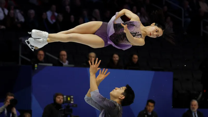 Krátký program Riku Miuraové a Rjuičiho Kihary