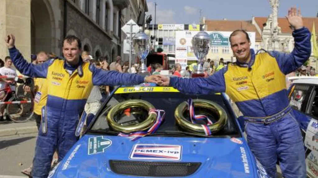 Václav Pech (vpravo) se spolujezdcem Petrem Uhlem