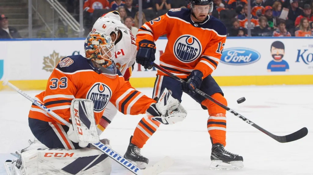 Jakub Jeřábek (vpravo) v dresu Edmontonu