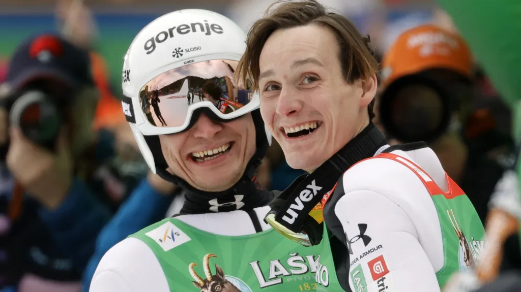 Radost slovinských skokanů Lanišeka a Prevce