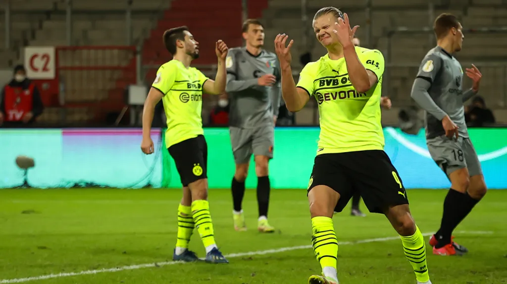 Erling Haaland z Dortmundu v utkání se St. Pauli