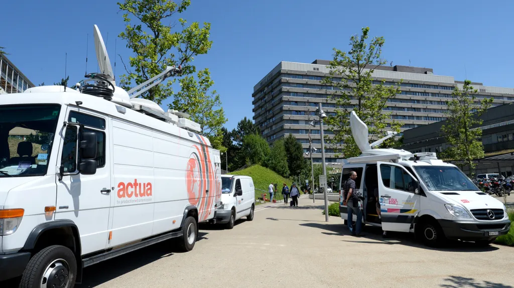 Univerzitní klinika v Lausanne je v obležení médií